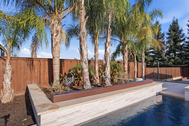 10407 Fox Borough Dr, Oakdale, CA 95361