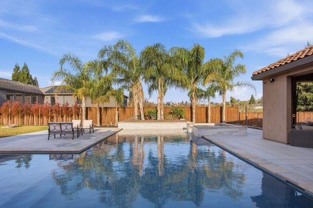 10407 Fox Borough Dr, Oakdale, CA 95361