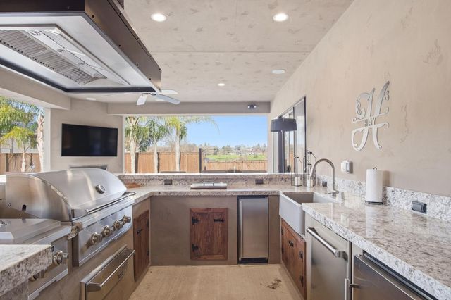 10407 Fox Borough Dr, Oakdale, CA 95361