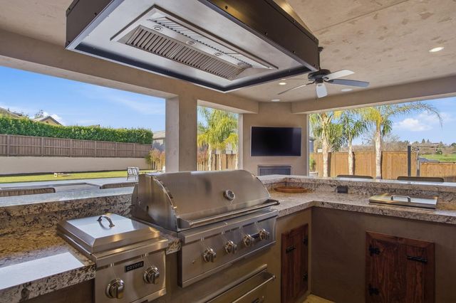 10407 Fox Borough Dr, Oakdale, CA 95361