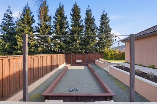 10407 Fox Borough Dr, Oakdale, CA 95361