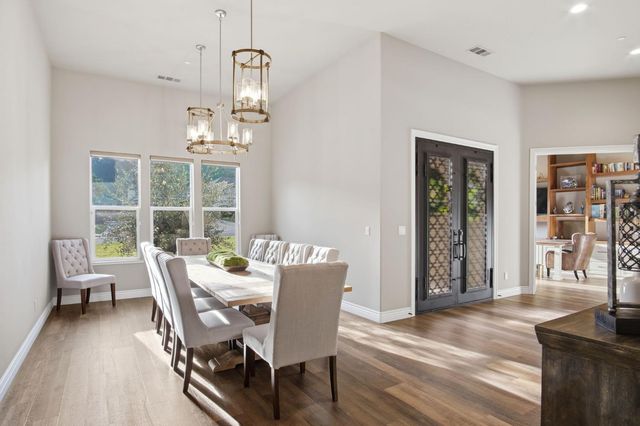 10407 Fox Borough Dr, Oakdale, CA 95361