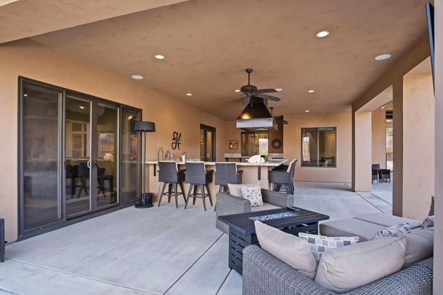 10407 Fox Borough Dr, Oakdale, CA 95361