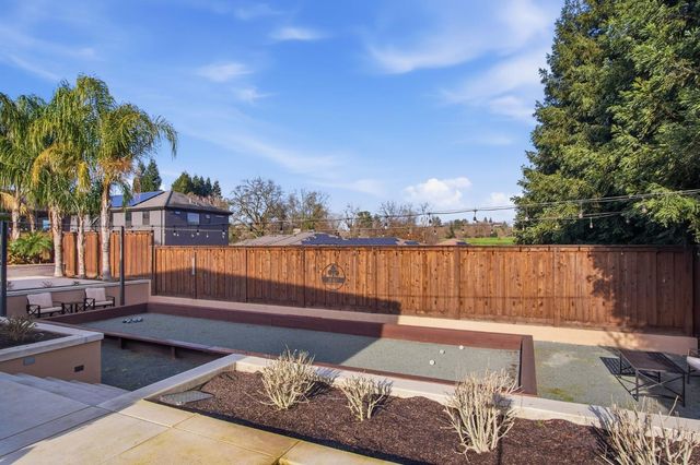 10407 Fox Borough Dr, Oakdale, CA 95361