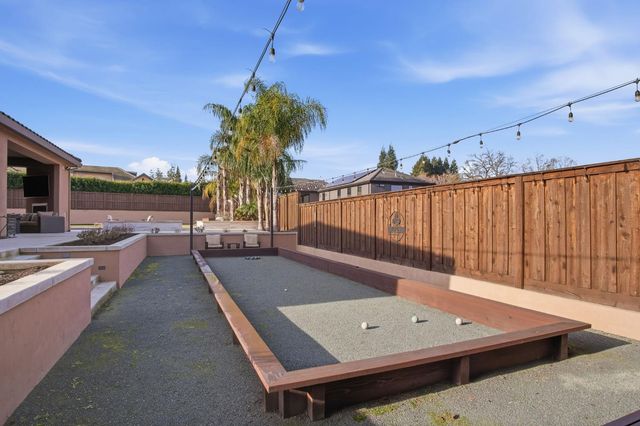 10407 Fox Borough Dr, Oakdale, CA 95361