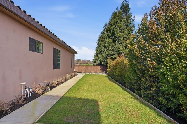 10407 Fox Borough Dr, Oakdale, CA 95361