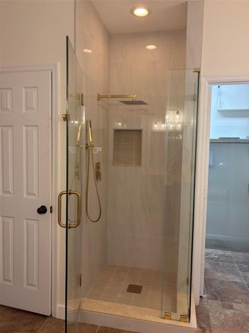 22 E Sterling Pond Circle, Spring, TX 77382