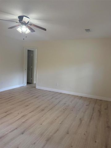 22 E Sterling Pond Circle, Spring, TX 77382