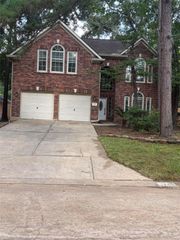 22 E Sterling Pond Circle, Spring, TX 77382