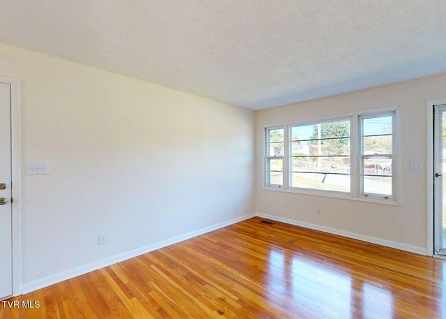 128 Valley Drive, Jonesborough, TN 37659