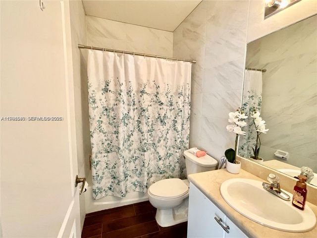 7472 NW 112th Path, Doral, FL 33178