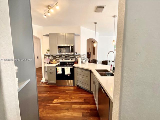 7472 NW 112th Path, Doral, FL 33178