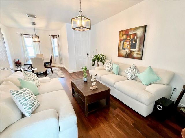 7472 NW 112th Path, Doral, FL 33178