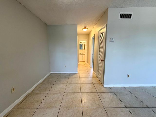 615 NE 10TH Street 204, Hallandale Beach, FL 33009