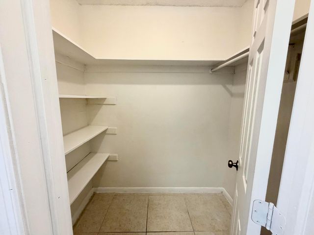 615 NE 10TH Street 204, Hallandale Beach, FL 33009