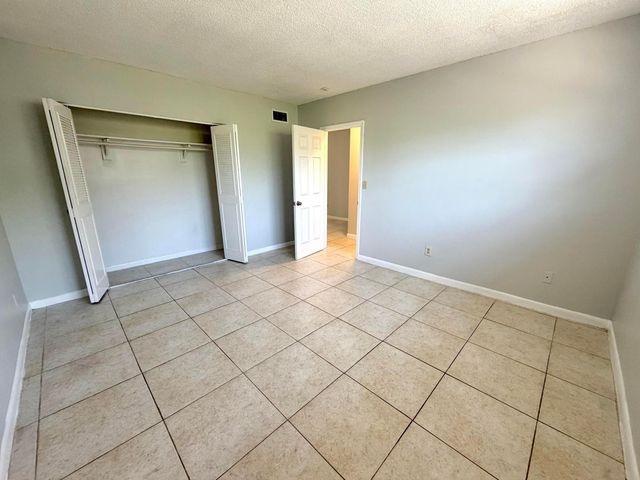 615 NE 10TH Street 204, Hallandale Beach, FL 33009