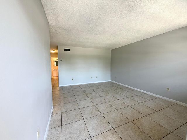 615 NE 10TH Street 204, Hallandale Beach, FL 33009