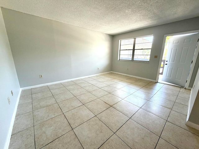 615 NE 10TH Street 204, Hallandale Beach, FL 33009