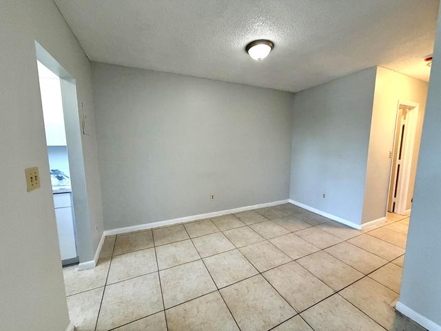 615 NE 10TH Street 204, Hallandale Beach, FL 33009