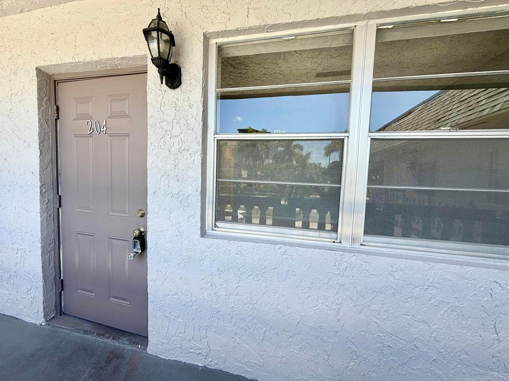 615 NE 10TH Street 204, Hallandale Beach, FL 33009