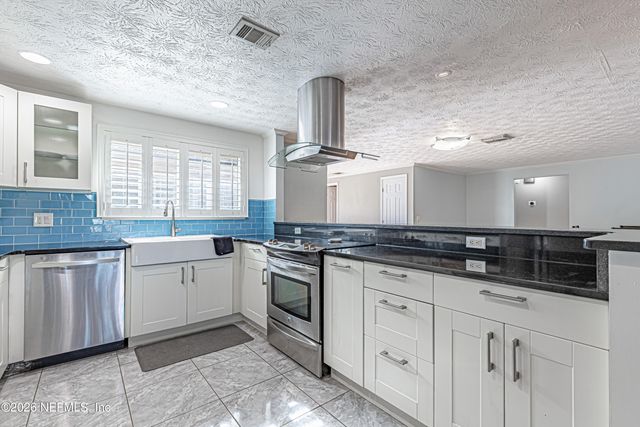 3320 AMERICA Avenue, Jacksonville Beach, FL 32250