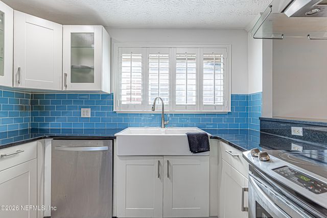 3320 AMERICA Avenue, Jacksonville Beach, FL 32250