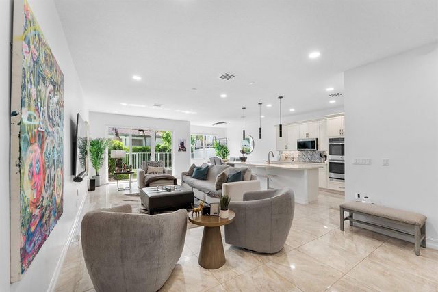 100 NW 69th Circle 52, Boca Raton, FL 33487