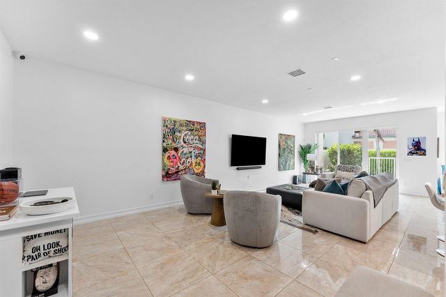 100 NW 69th Circle 52, Boca Raton, FL 33487