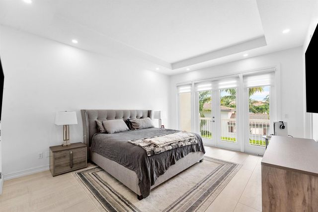 100 NW 69th Circle 52, Boca Raton, FL 33487