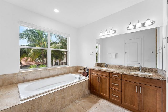 100 NW 69th Circle 52, Boca Raton, FL 33487