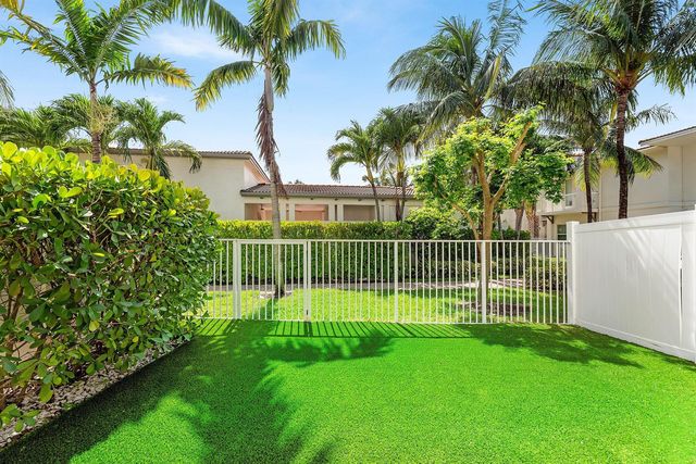 100 NW 69th Circle 52, Boca Raton, FL 33487