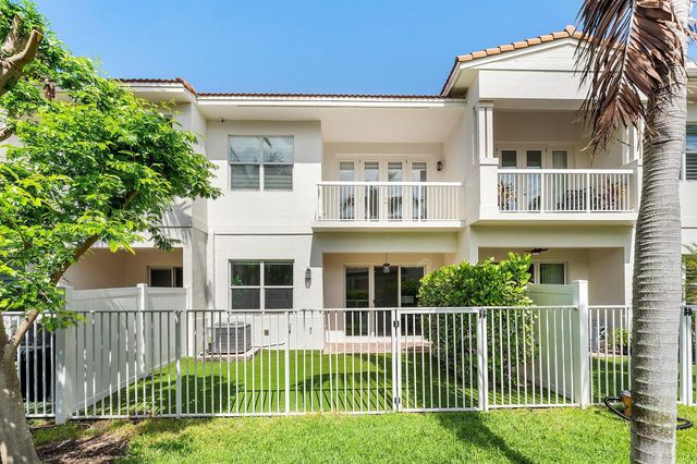 100 NW 69th Circle 52, Boca Raton, FL 33487