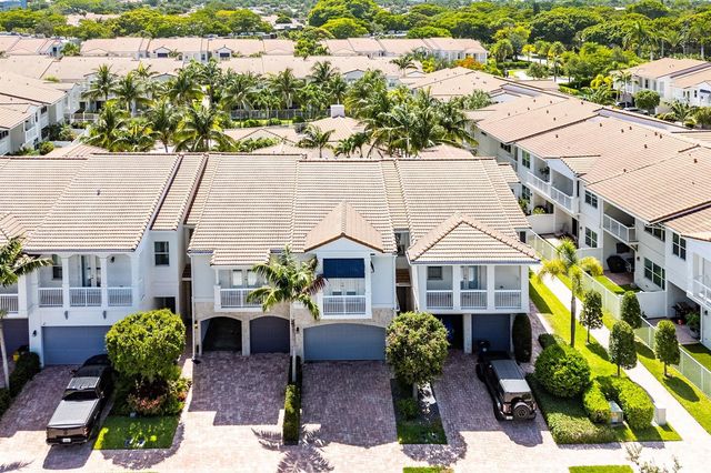 100 NW 69th Circle 52, Boca Raton, FL 33487