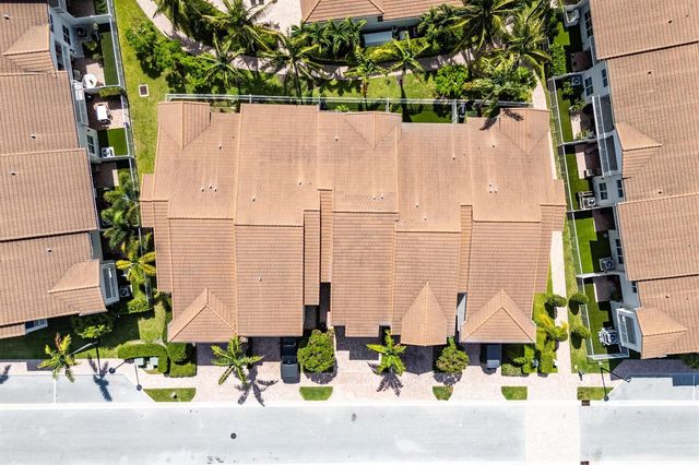 100 NW 69th Circle 52, Boca Raton, FL 33487
