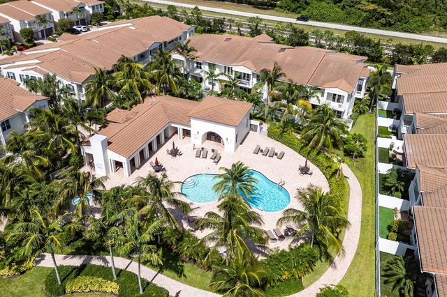 100 NW 69th Circle 52, Boca Raton, FL 33487