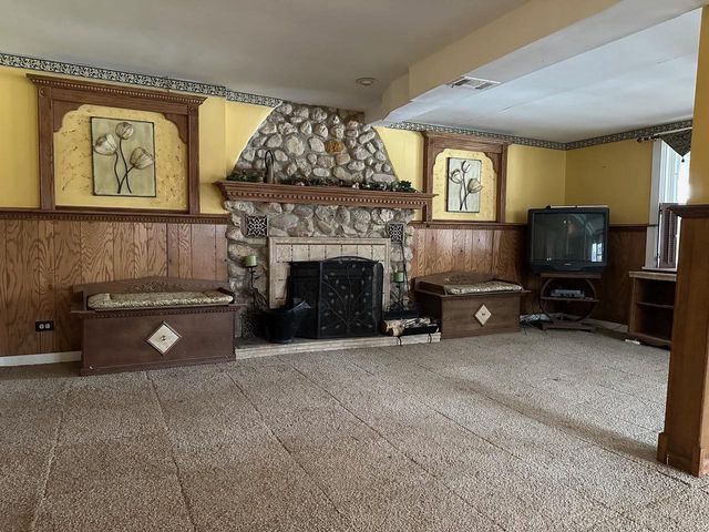 10488 N East Riverview Drive, Edgerton, WI 53534