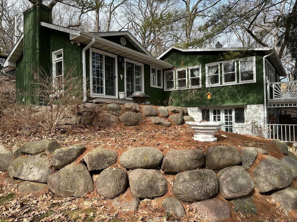 10488 N East Riverview Drive, Edgerton, WI 53534