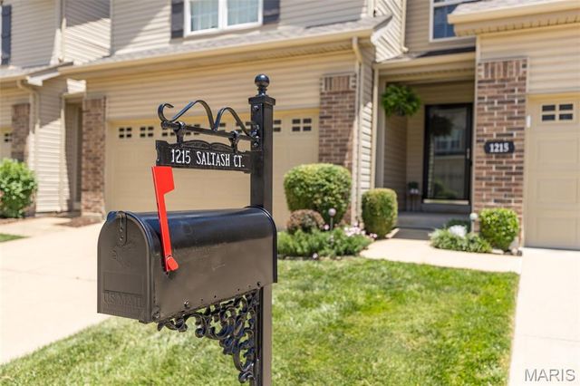 1215 Saltash Court, St Louis, MO 63129