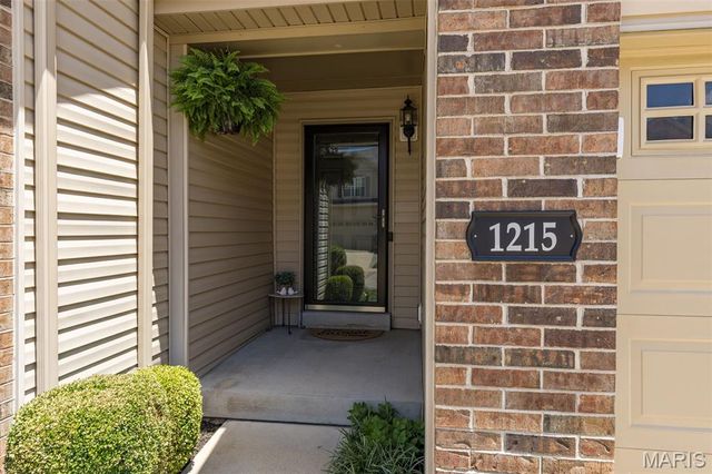 1215 Saltash Court, St Louis, MO 63129