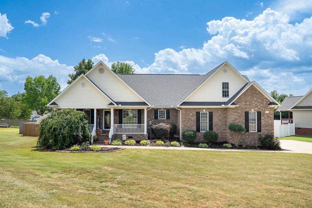 141 Sugar Hill Court, Boiling Springs, SC 29316