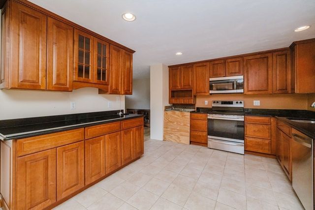 362 Hovenden Ave, Brockton, MA 02302