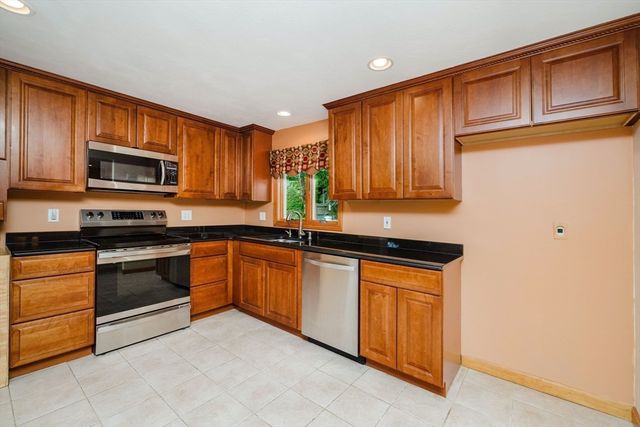 362 Hovenden Ave, Brockton, MA 02302