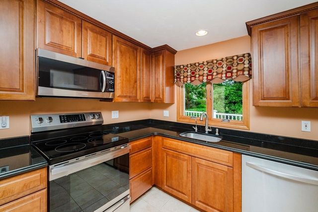 362 Hovenden Ave, Brockton, MA 02302