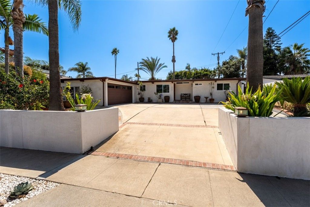 327 Santa Isabel, Newport Beach, CA 92660 — exterior