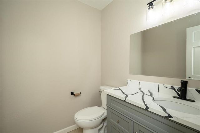 820 E 1000 Road, Lawrence, KS 66047