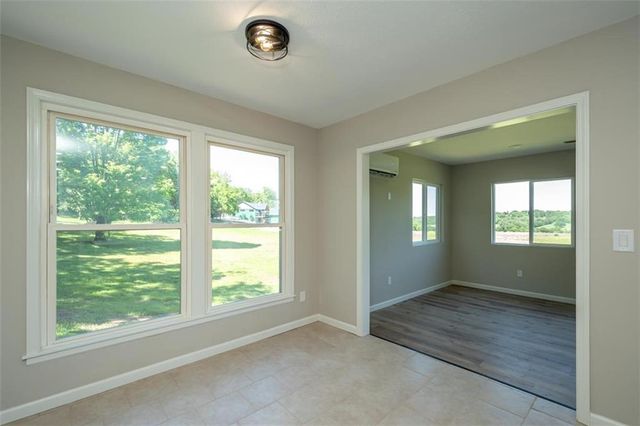 820 E 1000 Road, Lawrence, KS 66047