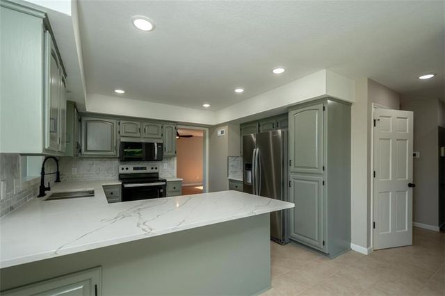 820 E 1000 Road, Lawrence, KS 66047