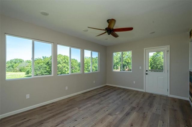 820 E 1000 Road, Lawrence, KS 66047