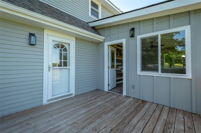 820 E 1000 Road, Lawrence, KS 66047
