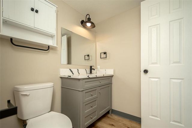 820 E 1000 Road, Lawrence, KS 66047